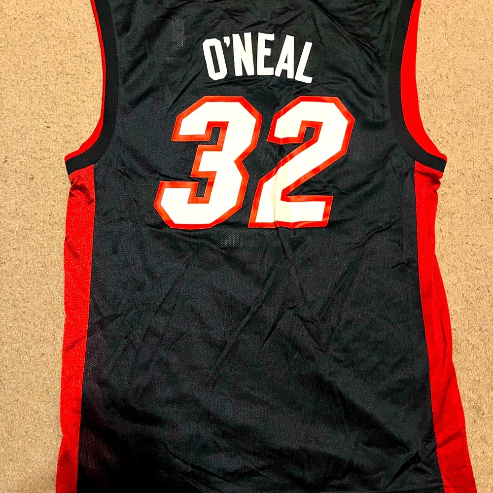 Miami Heat Shaquille O’Neal black jersey. Size medium.